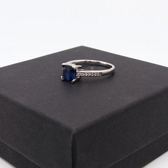 Brilliant Sapphire Blue Princess Cut 1.00ctw Bridal Ring .925 Sterling Silver - Picture 10 of 10